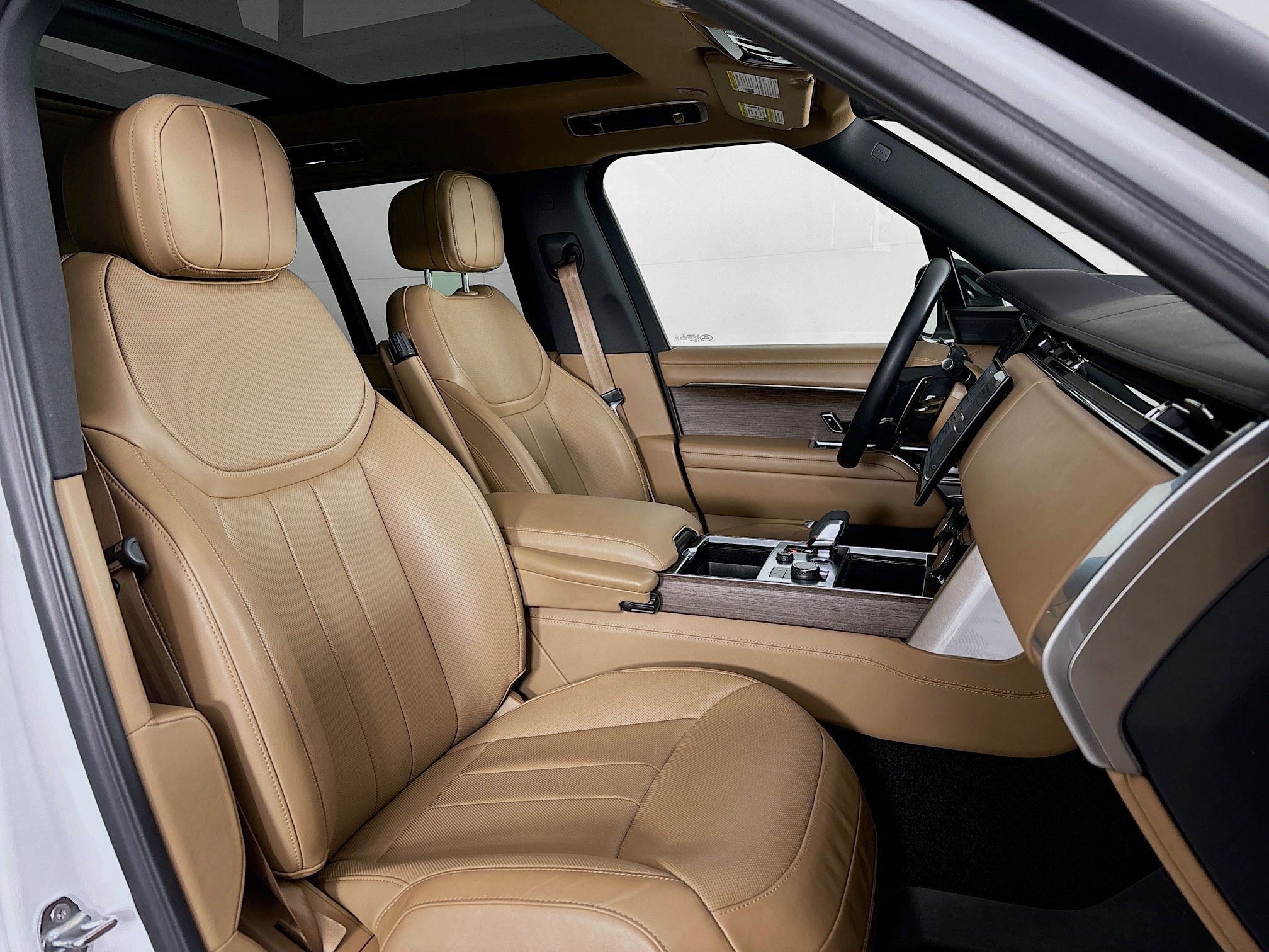 2023 Land Rover Range Rover SE photo 28
