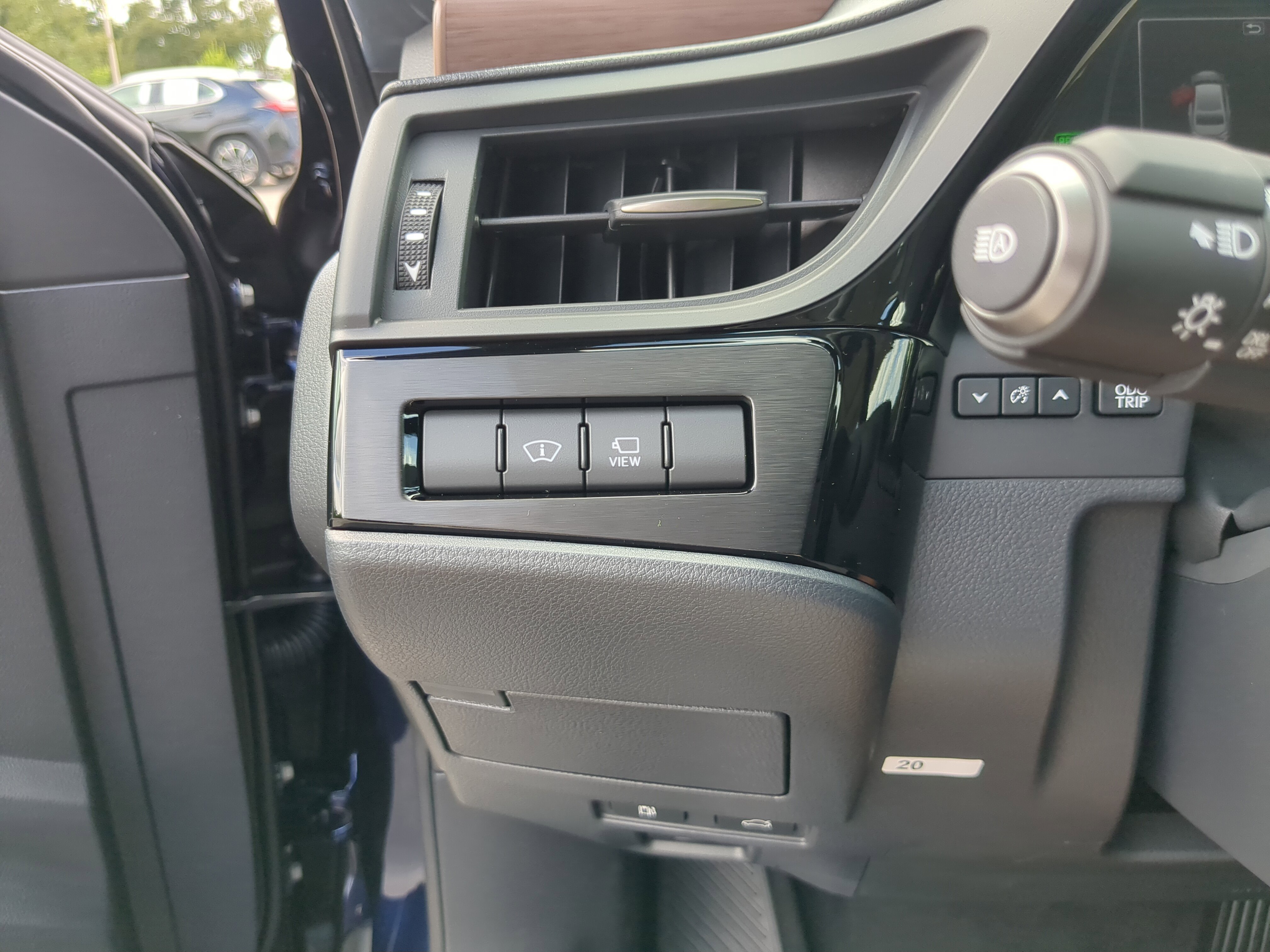 2025 Lexus ES 300h Luxury photo 19
