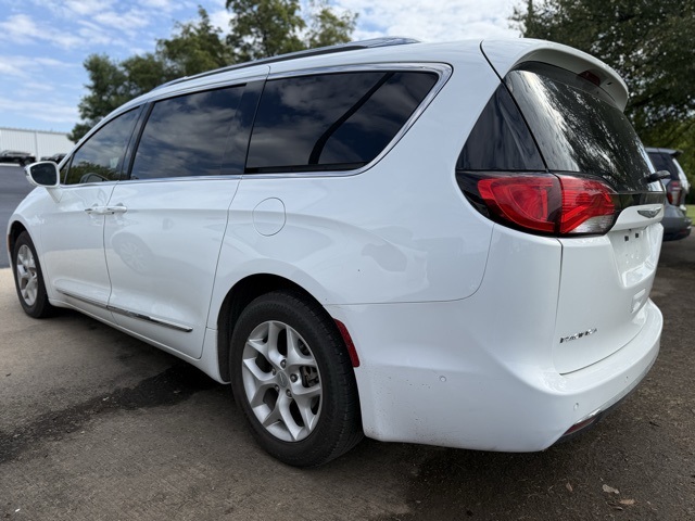 2020 Chrysler Pacifica Limited photo 3