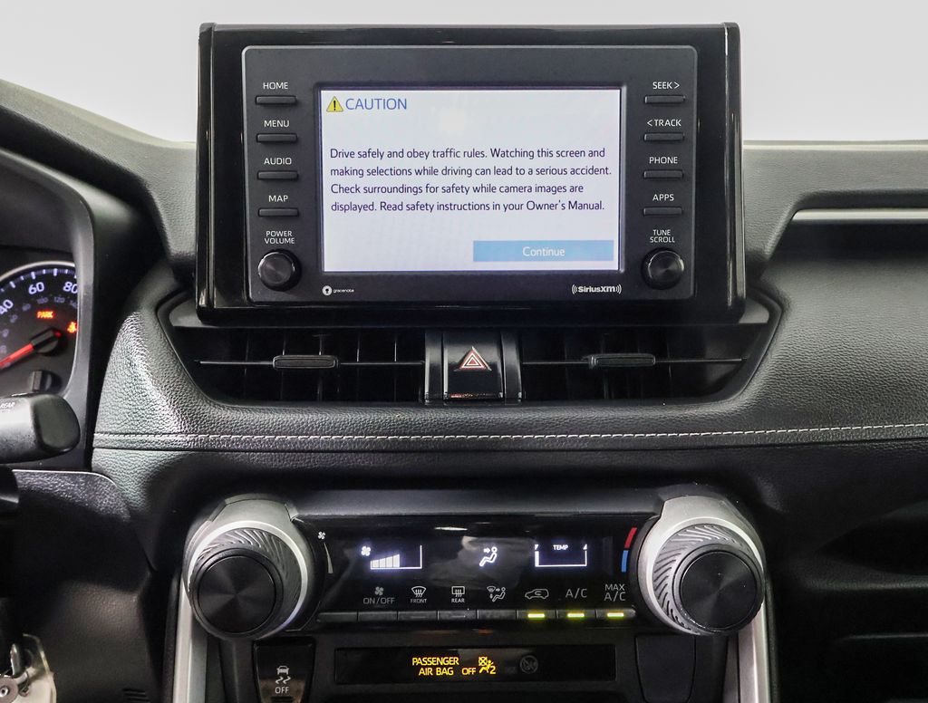 2021 Toyota RAV4 LE photo 9