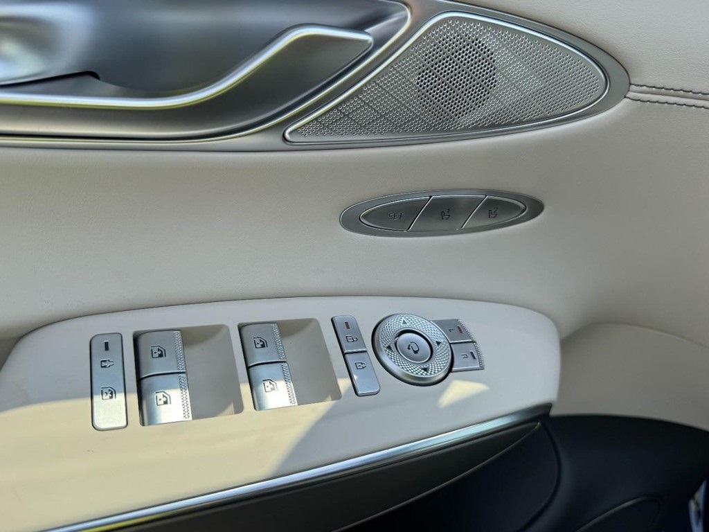 2026 Genesis GV70 2.5T Select photo 8