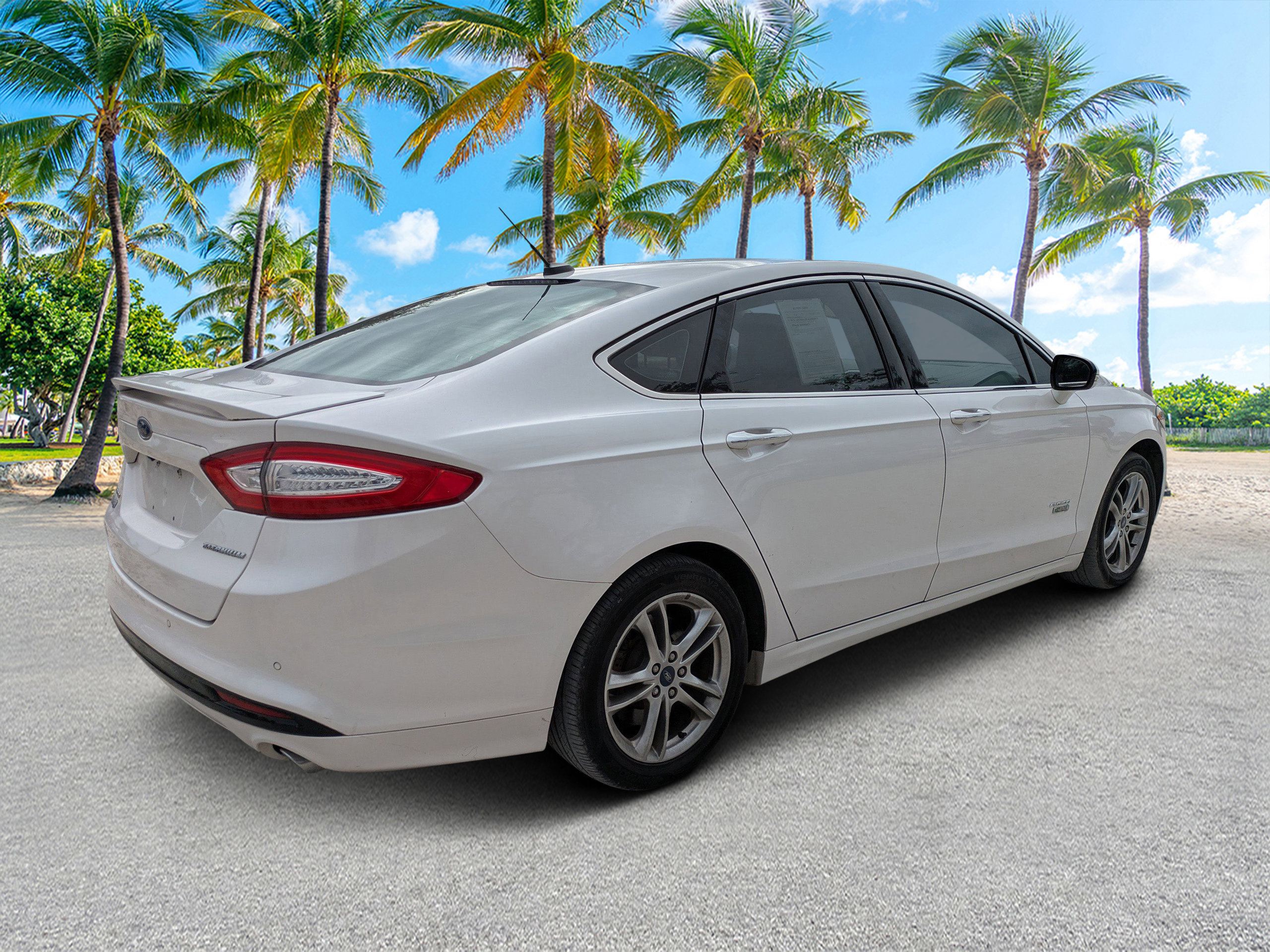 2016 Ford Fusion Energi Titanium photo 3