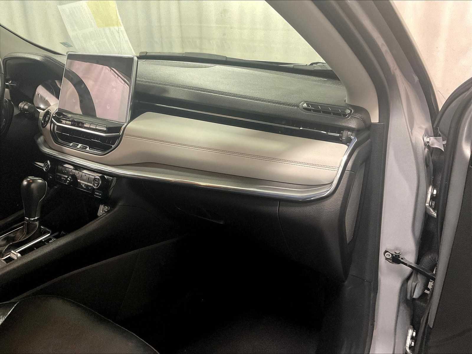2022 Jeep Compass Limited photo 10