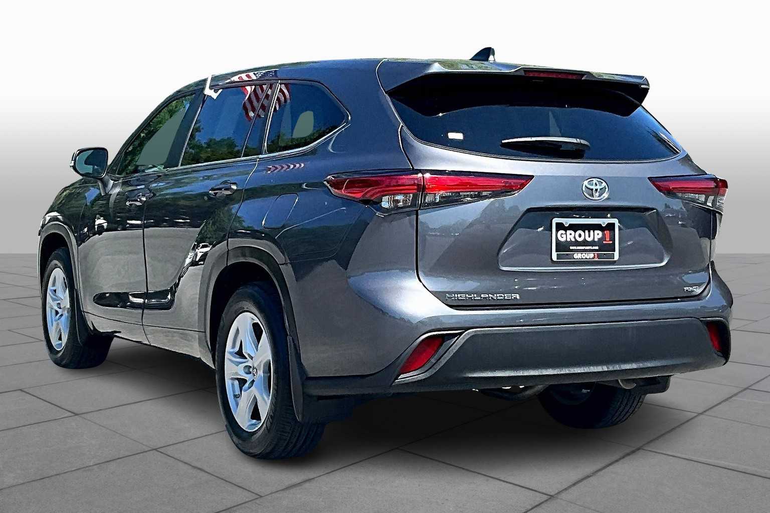 2023 Toyota Highlander L photo 10