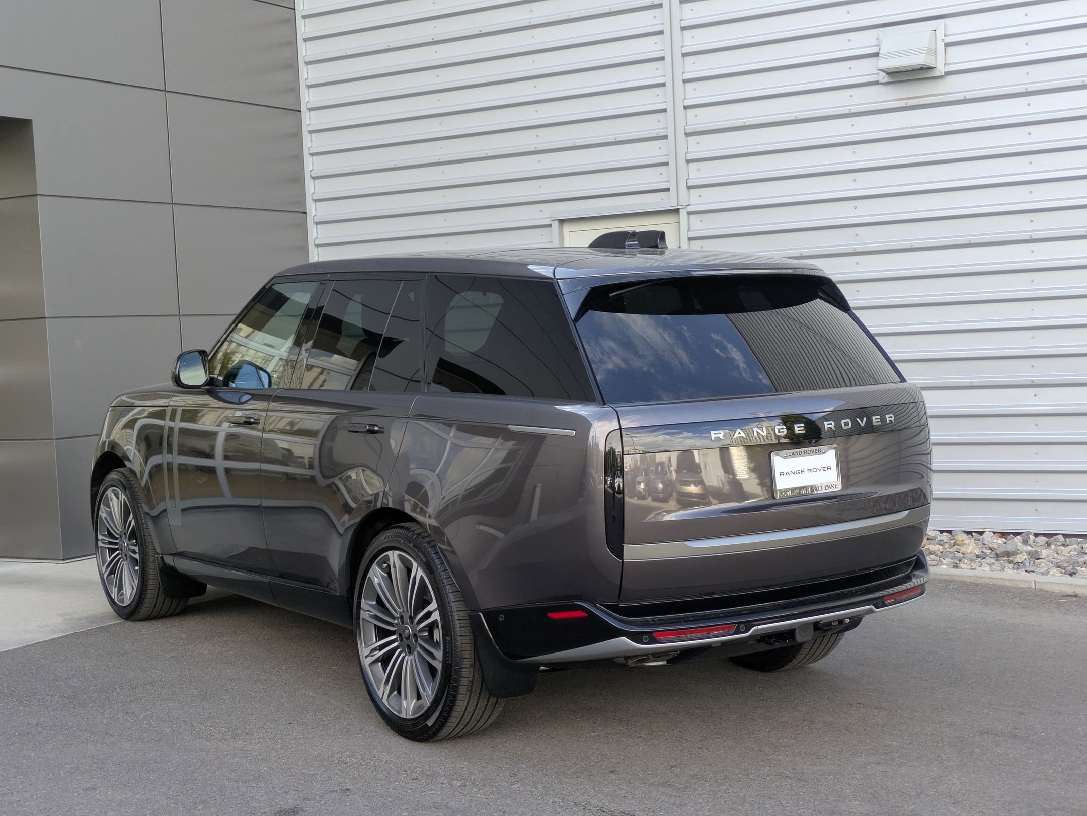2025 Land Rover Range Rover SE photo 2