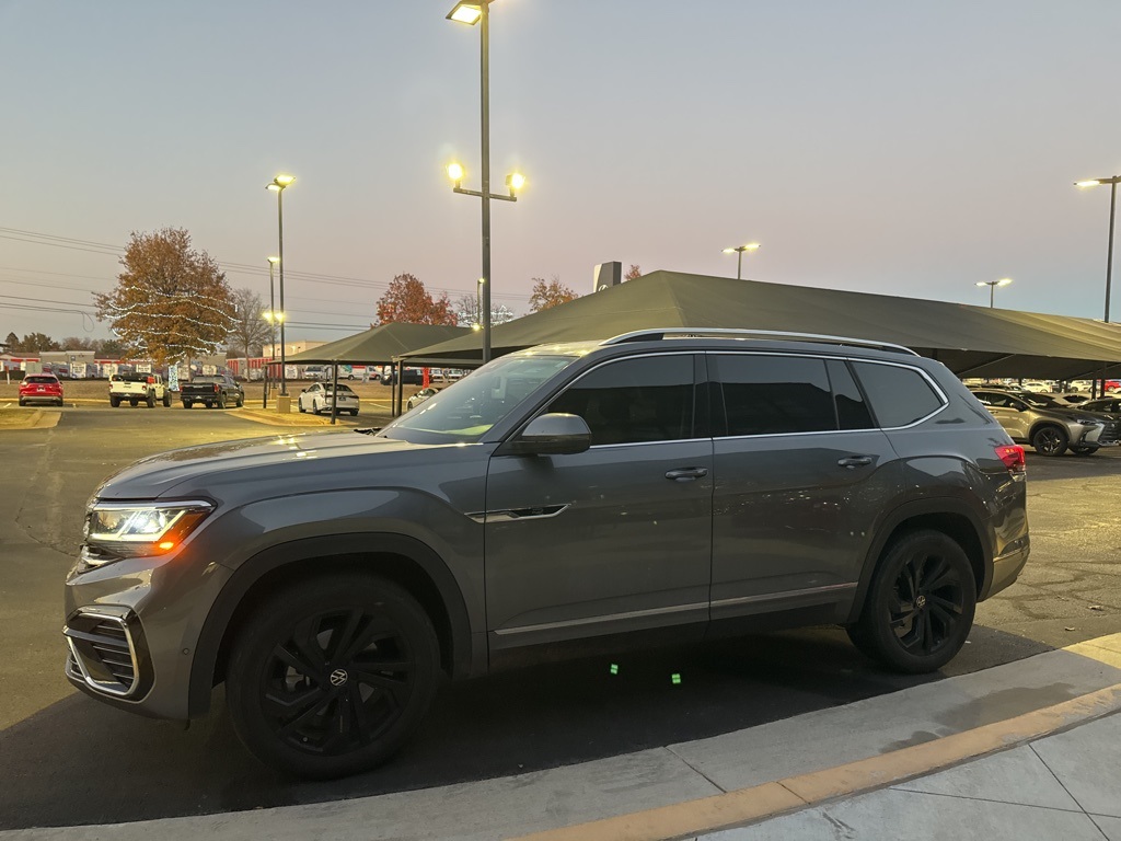 2023 Volkswagen Atlas SEL Premium R-Line's photo