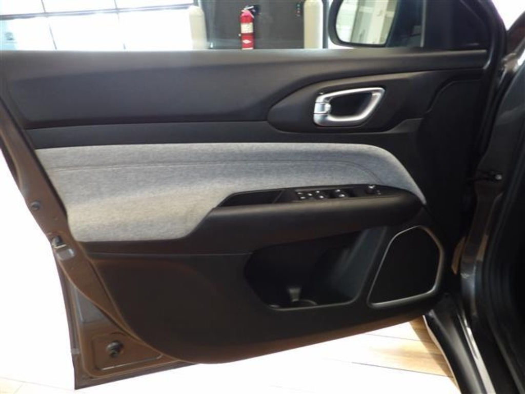2022 Jeep Compass Latitude Lux photo 18