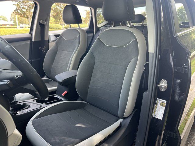 2025 Volkswagen Taos SE photo 3