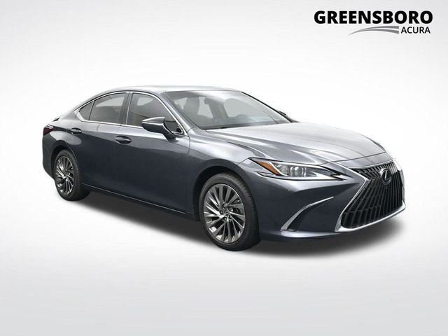 2025 Lexus ES Hybrid 300h Luxury's photo