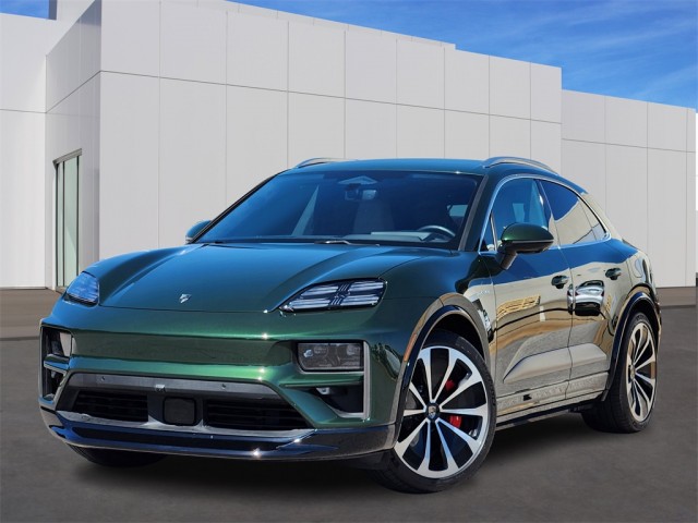 2024 Porsche Macan Turbo Electric's photo