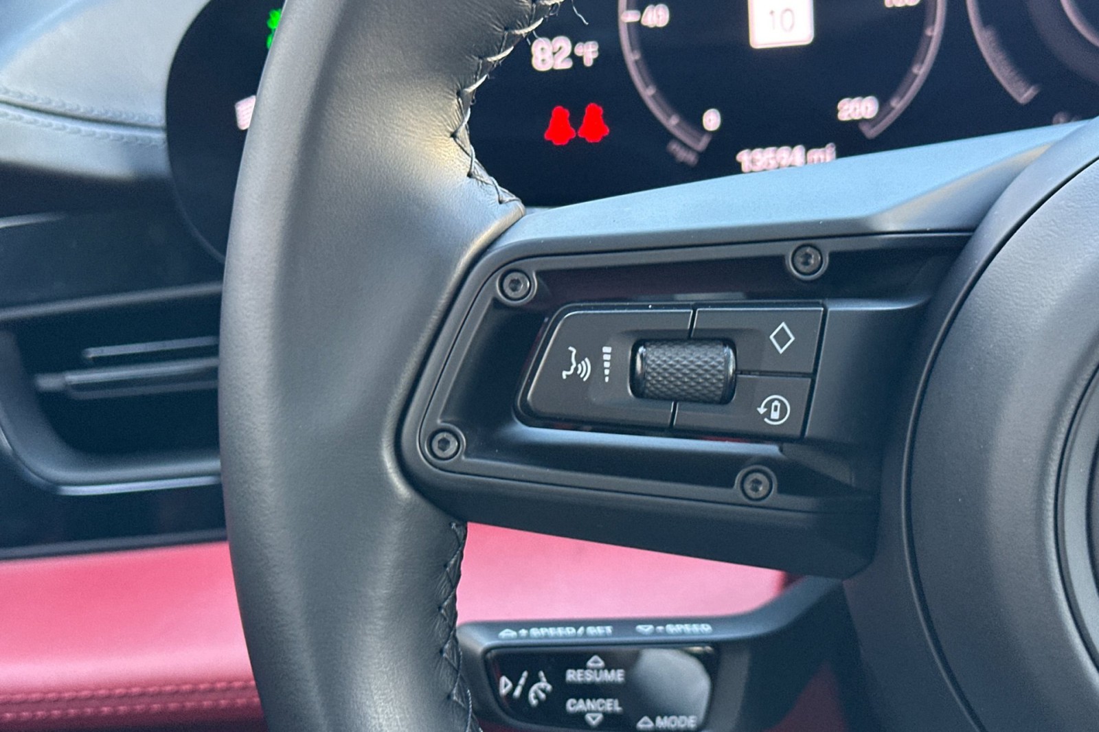 2023 Porsche Taycan photo 28