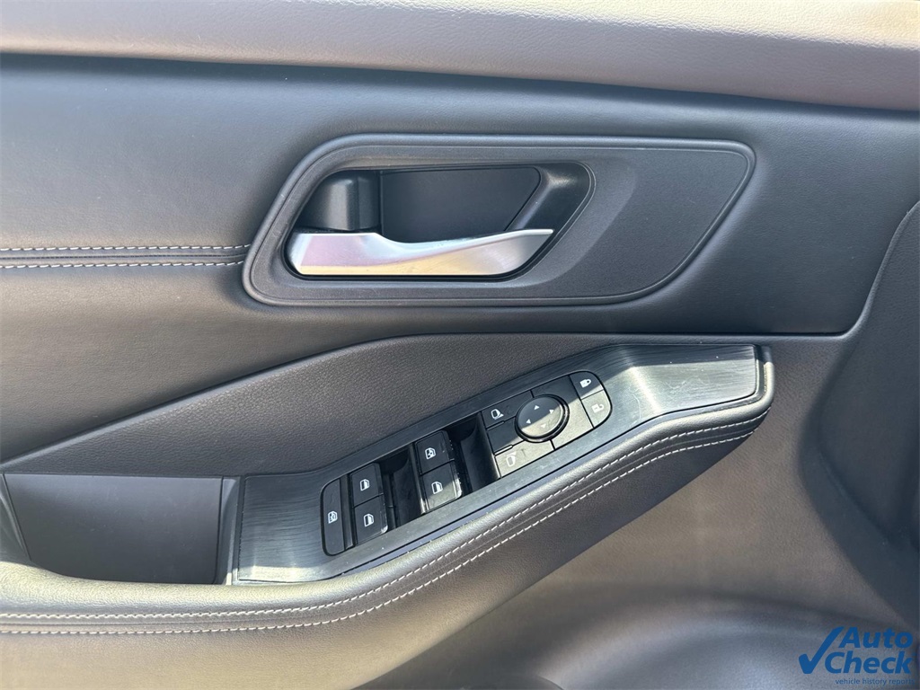 2023 Nissan Rogue SV photo 14
