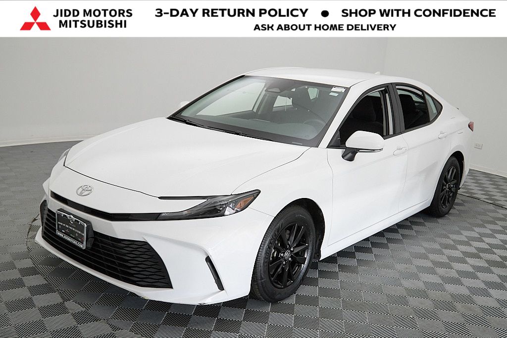 2025 Toyota Camry LE's photo