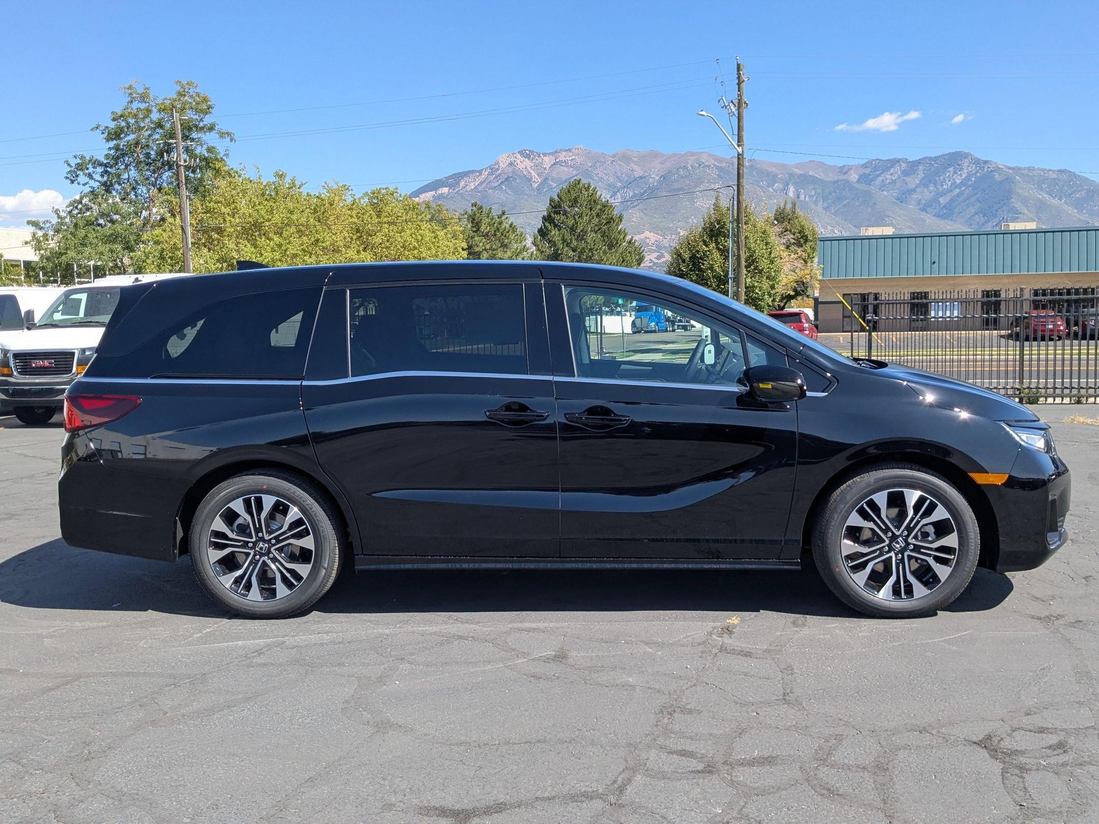 2026 Honda Odyssey Elite photo 2