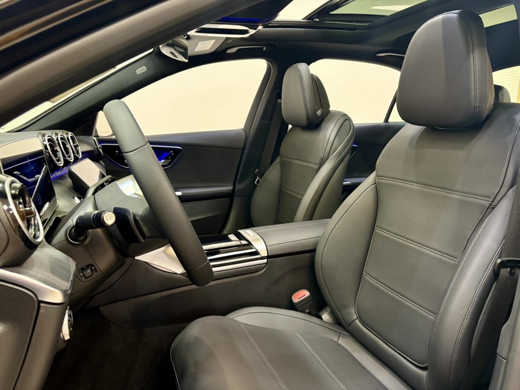 2025 Mercedes Benz C 300 photo 6