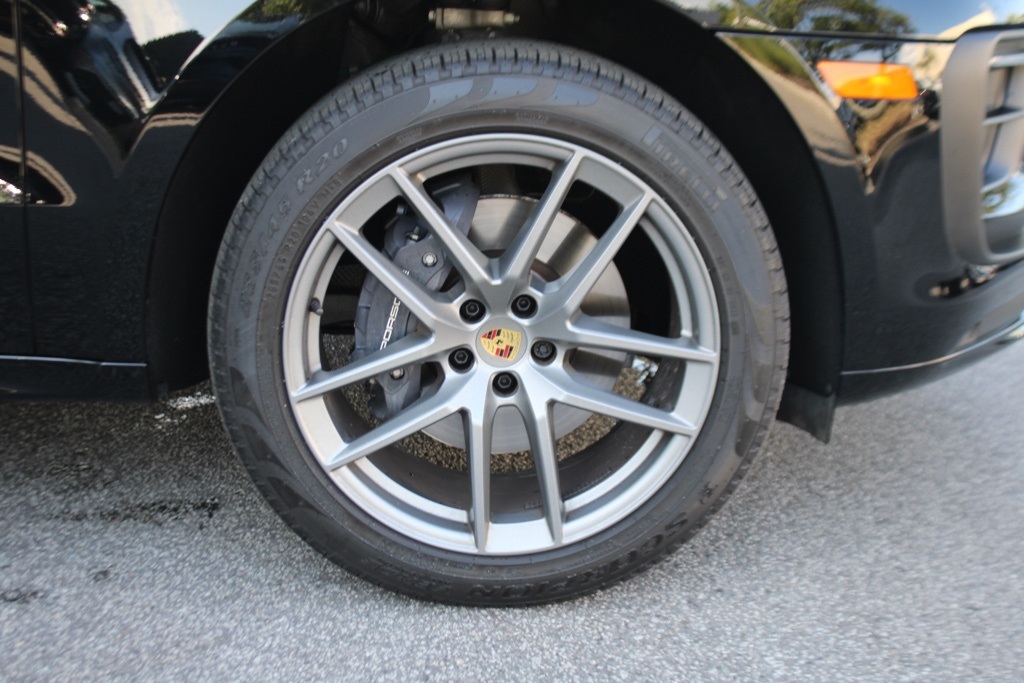 2025 Porsche Macan T photo 16