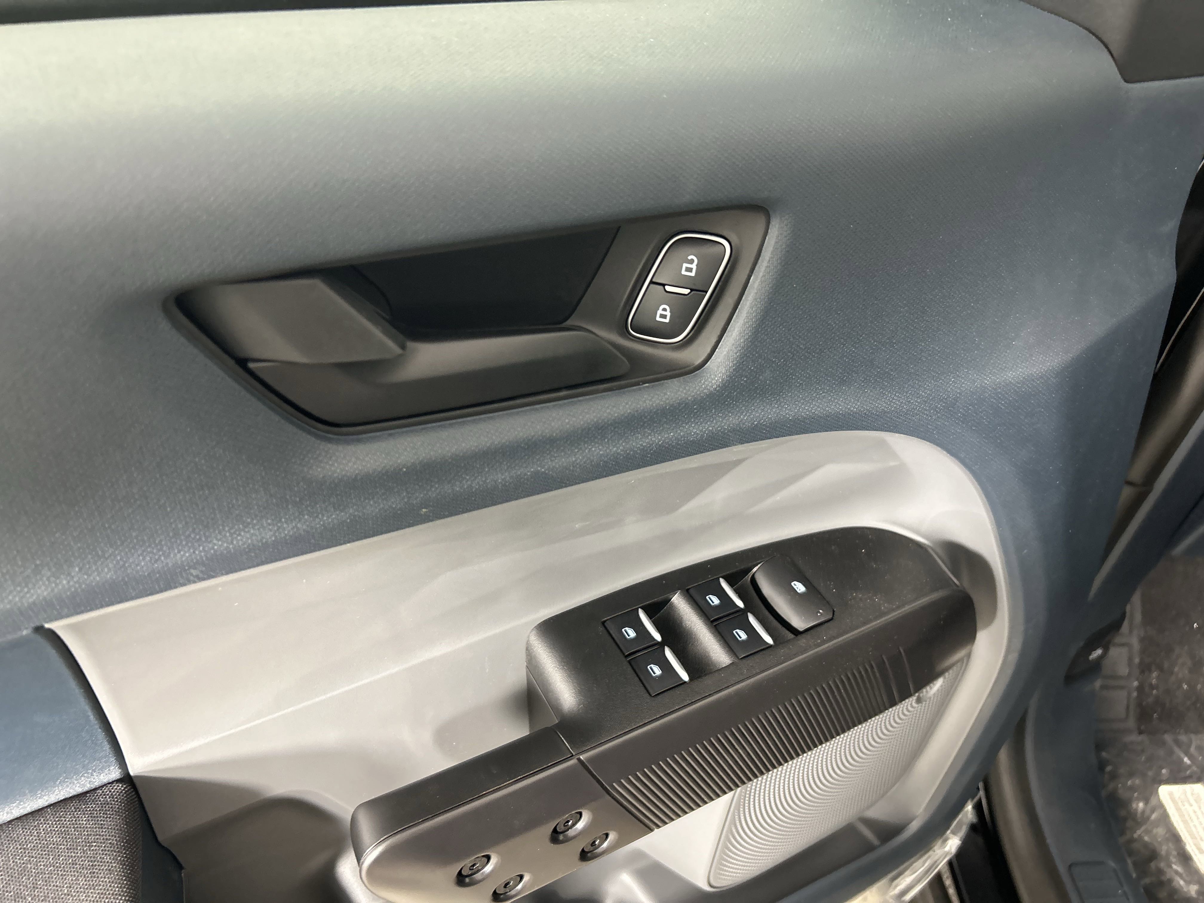 2025 Ford Maverick XL photo 16