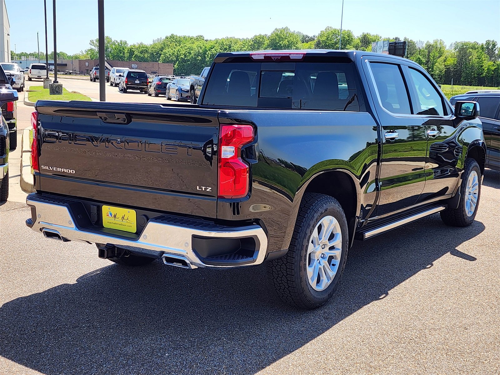 2025 Chevrolet Silverado 1500 LTZ photo 3