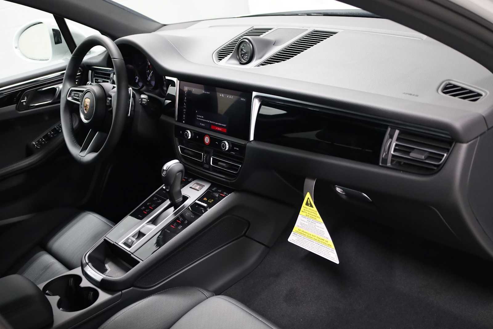 2026 Porsche Macan T photo 3