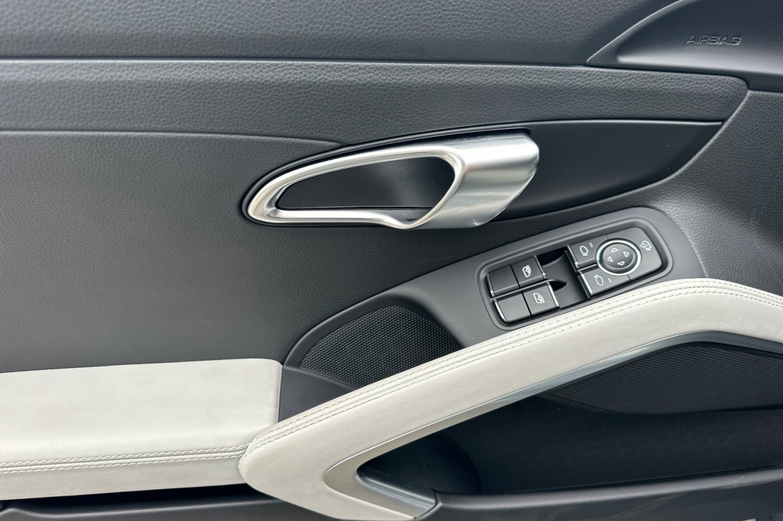 2025 Porsche Boxster photo 12