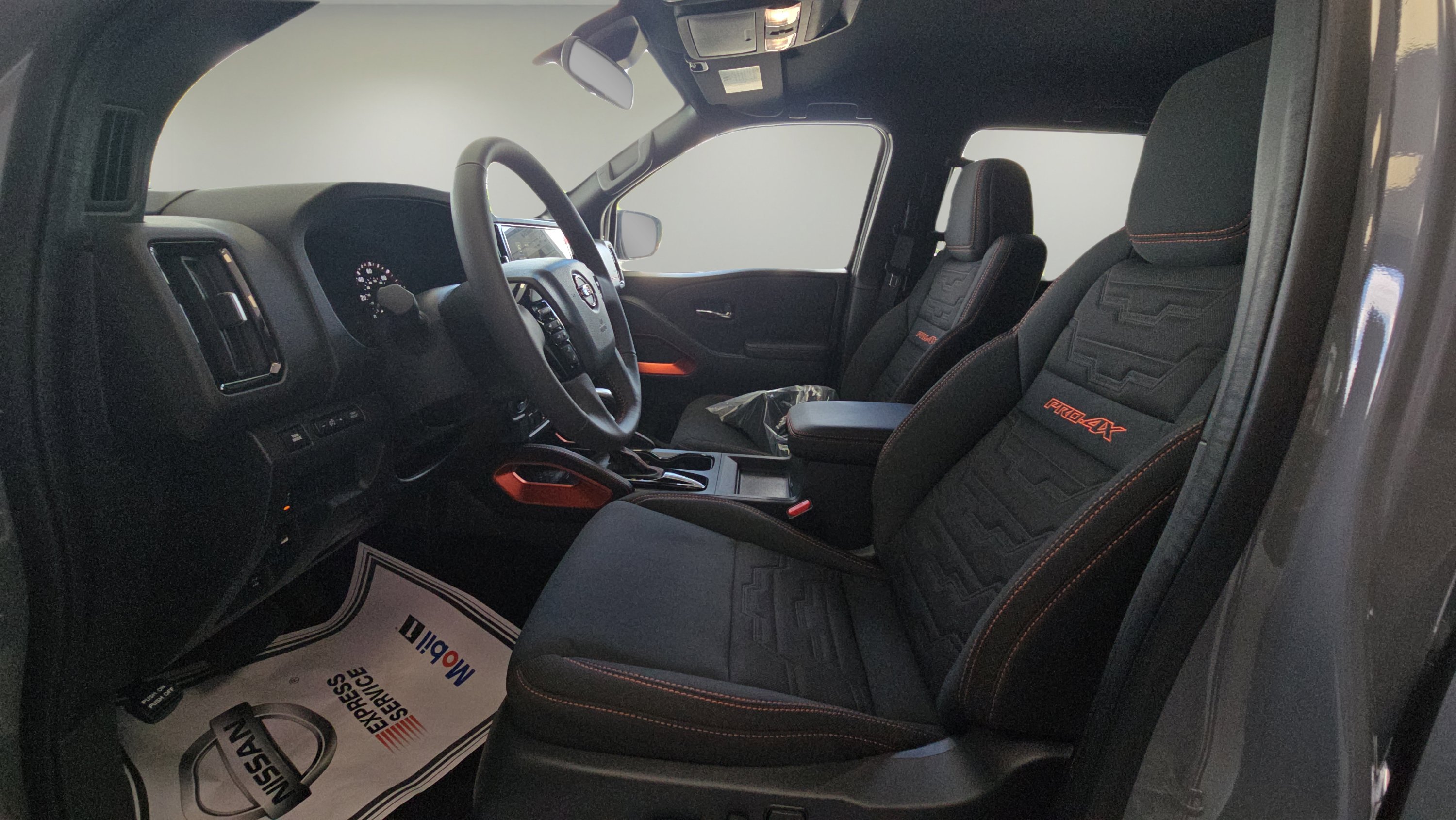 2025 Nissan Frontier PRO-4X photo 10