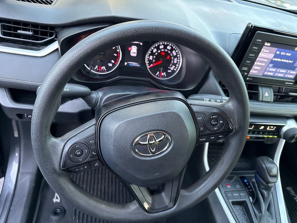 2020 Toyota RAV4 LE photo 9
