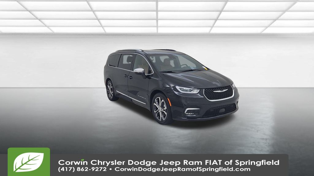 2025 Chrysler Pacifica Pinnacle photo 3