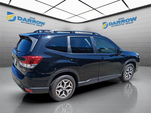 2022 Subaru Forester Premium photo 4