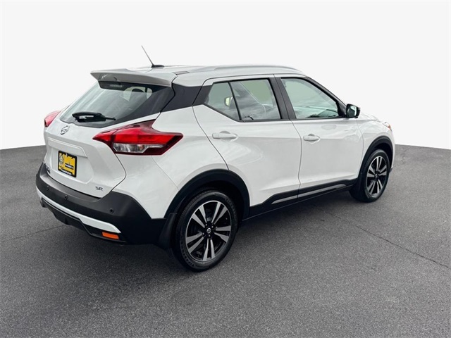 2020 Nissan Kicks SR photo 3