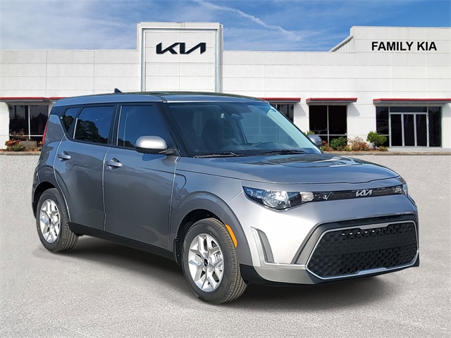 2025 Kia Soul LX's photo