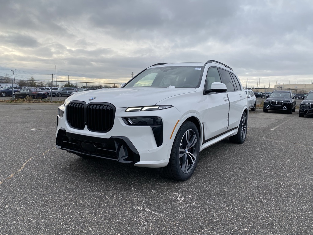 2026 BMW X7 40i's photo