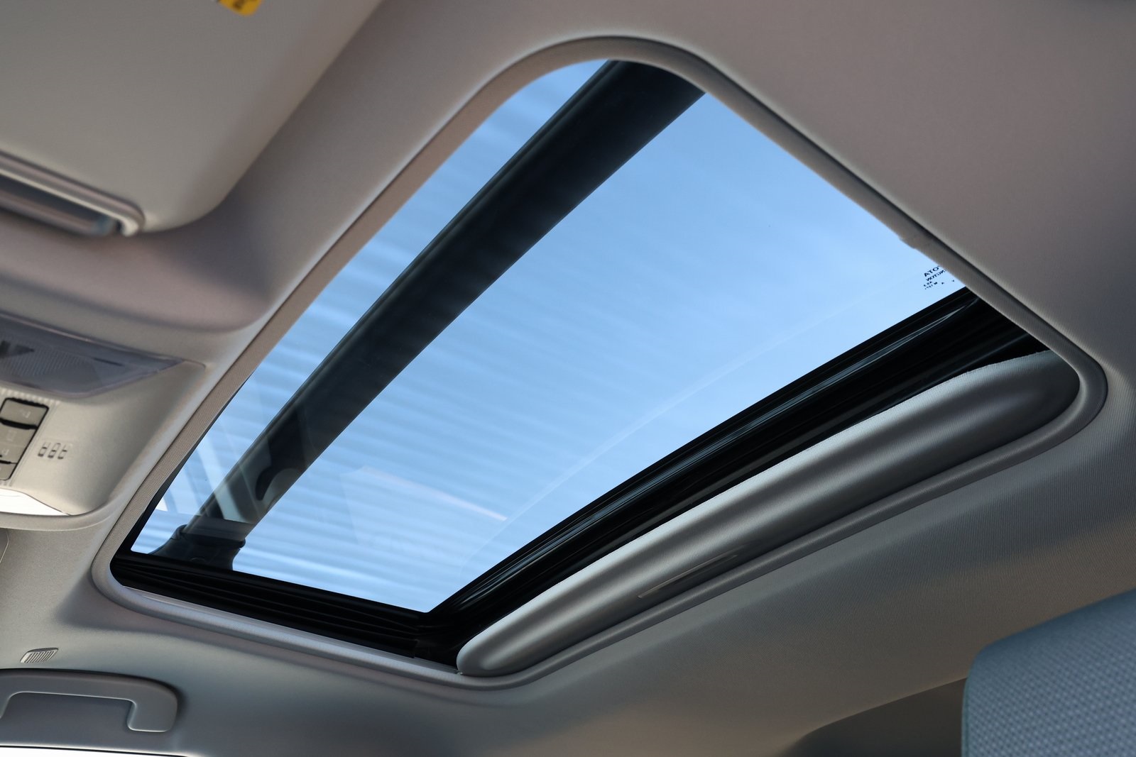 2025 Toyota RAV4 XLE photo 3