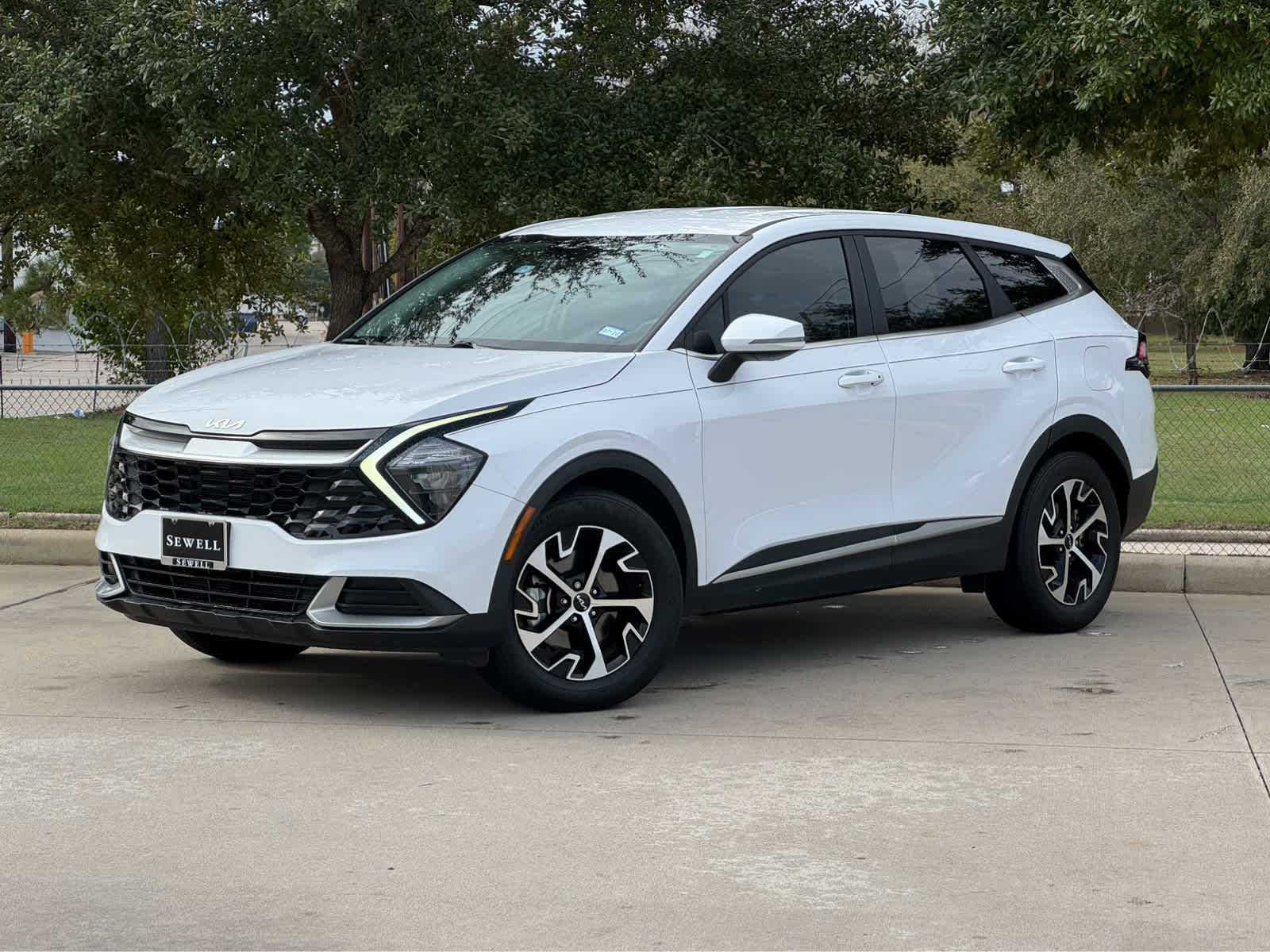 2023 Kia Sportage EX's photo