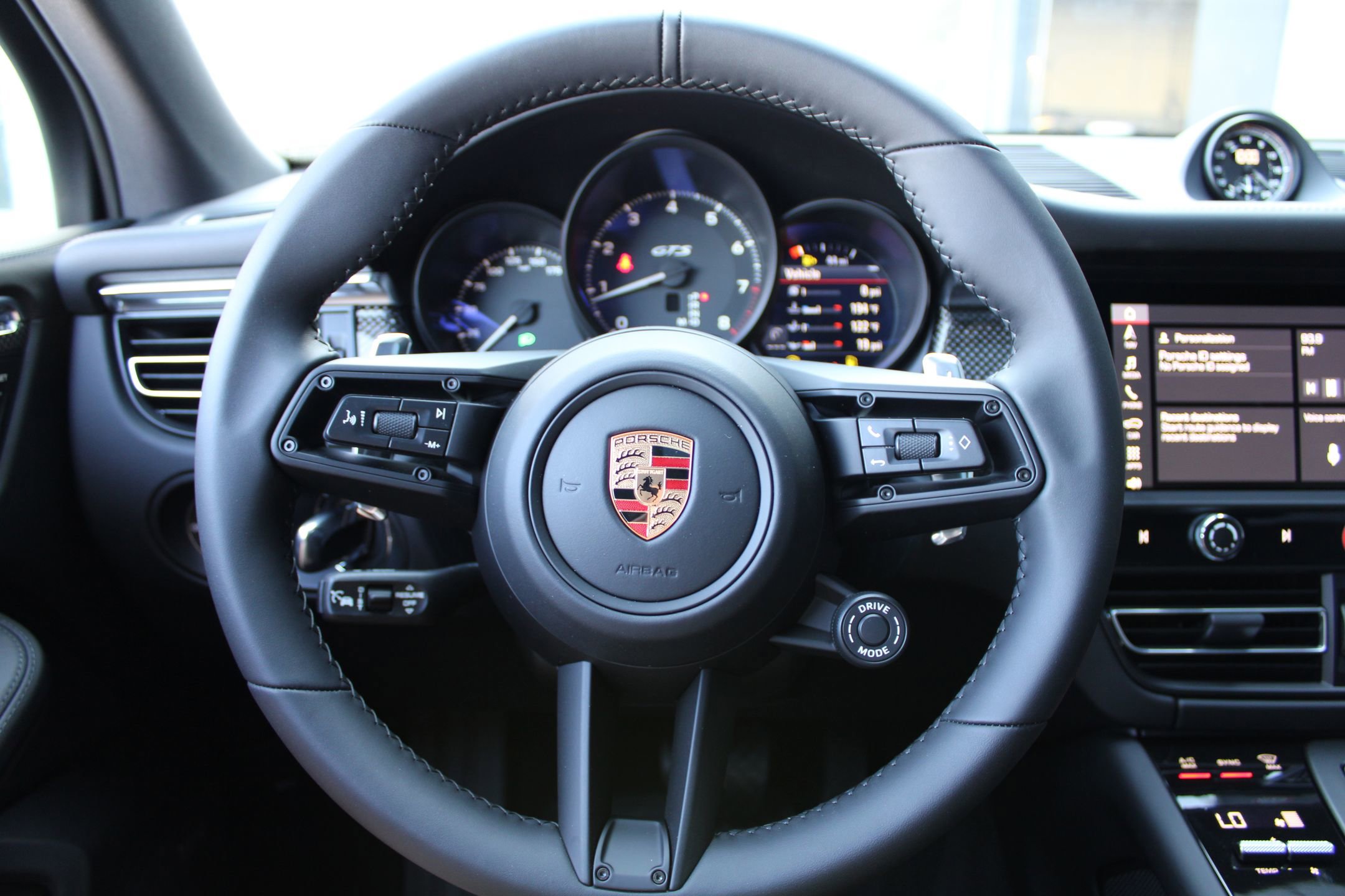 2026 Porsche Macan GTS photo 15