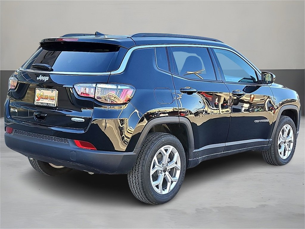2025 Jeep Compass Latitude photo 3