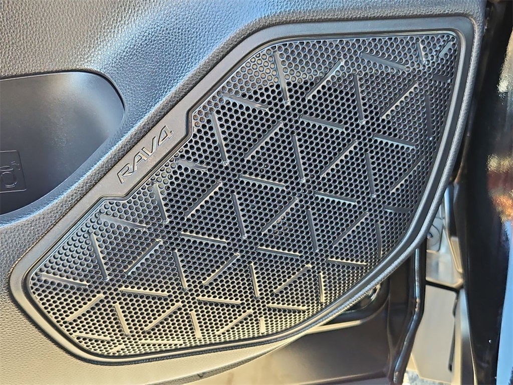 2023 Toyota RAV4 Hybrid XLE photo 11