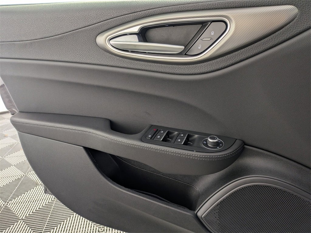 2025 Alfa Romeo Giulia Base photo 24