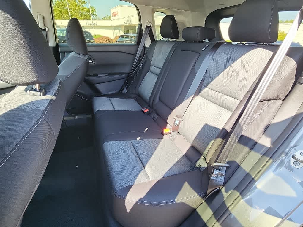 2026 Nissan Rogue SV photo 17