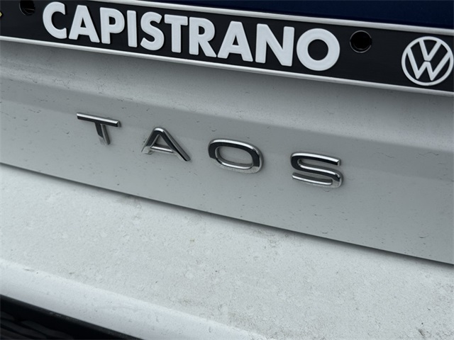 2022 Volkswagen Taos SE photo 4