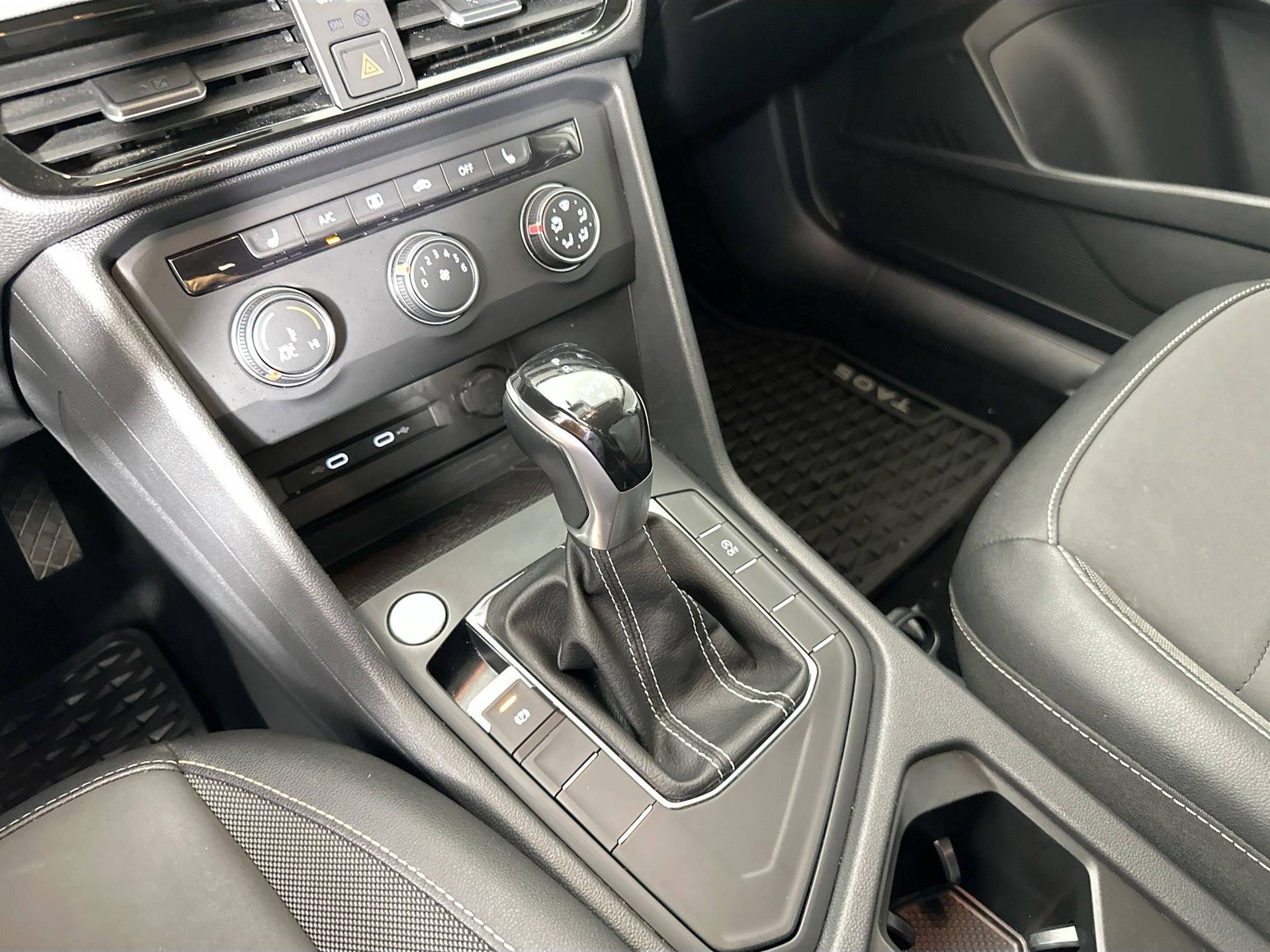 2022 Volkswagen Taos SE photo 12