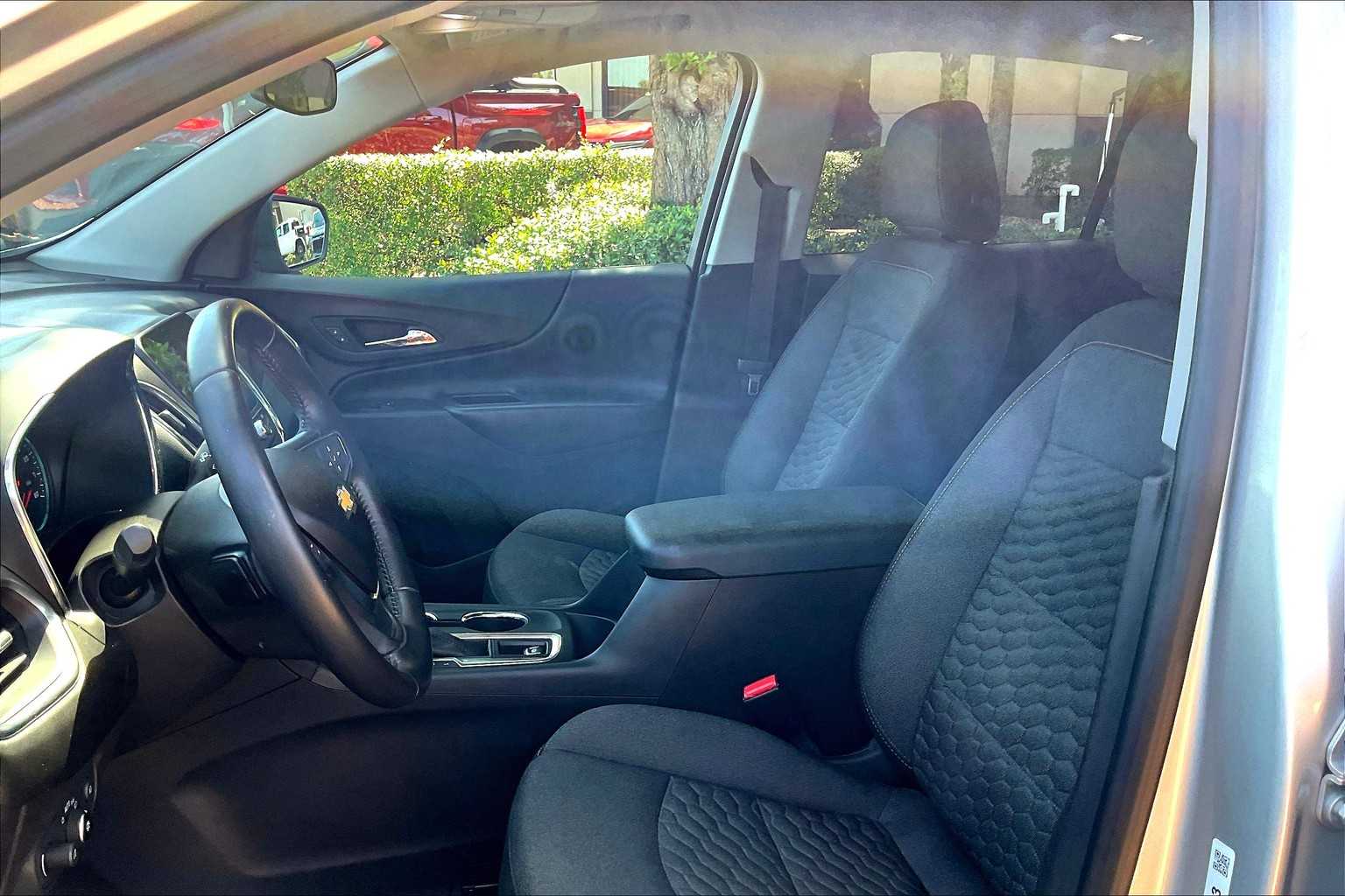 2020 Chevrolet Equinox LT photo 22
