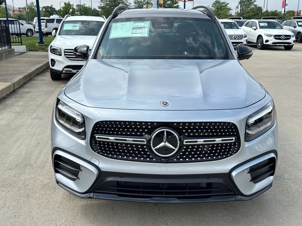 2025 Mercedes Benz GLB 250 4MATIC photo 9