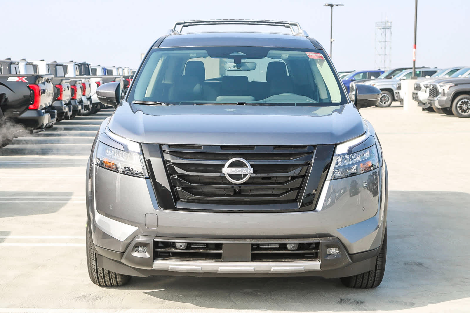 2025 Nissan Pathfinder SL photo 2
