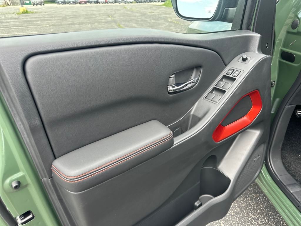 2025 Nissan Frontier PRO-4X photo 10