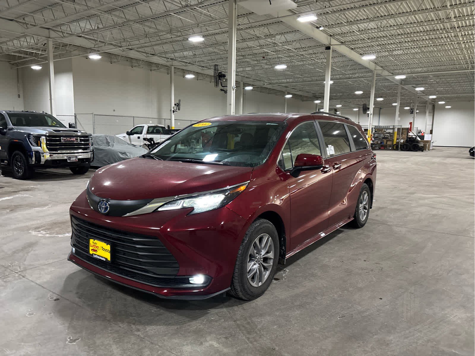 Used 2025 Toyota Sienna XLE with VIN 5TDYSKFC0SS193017 for sale in Golden Valley, Minnesota