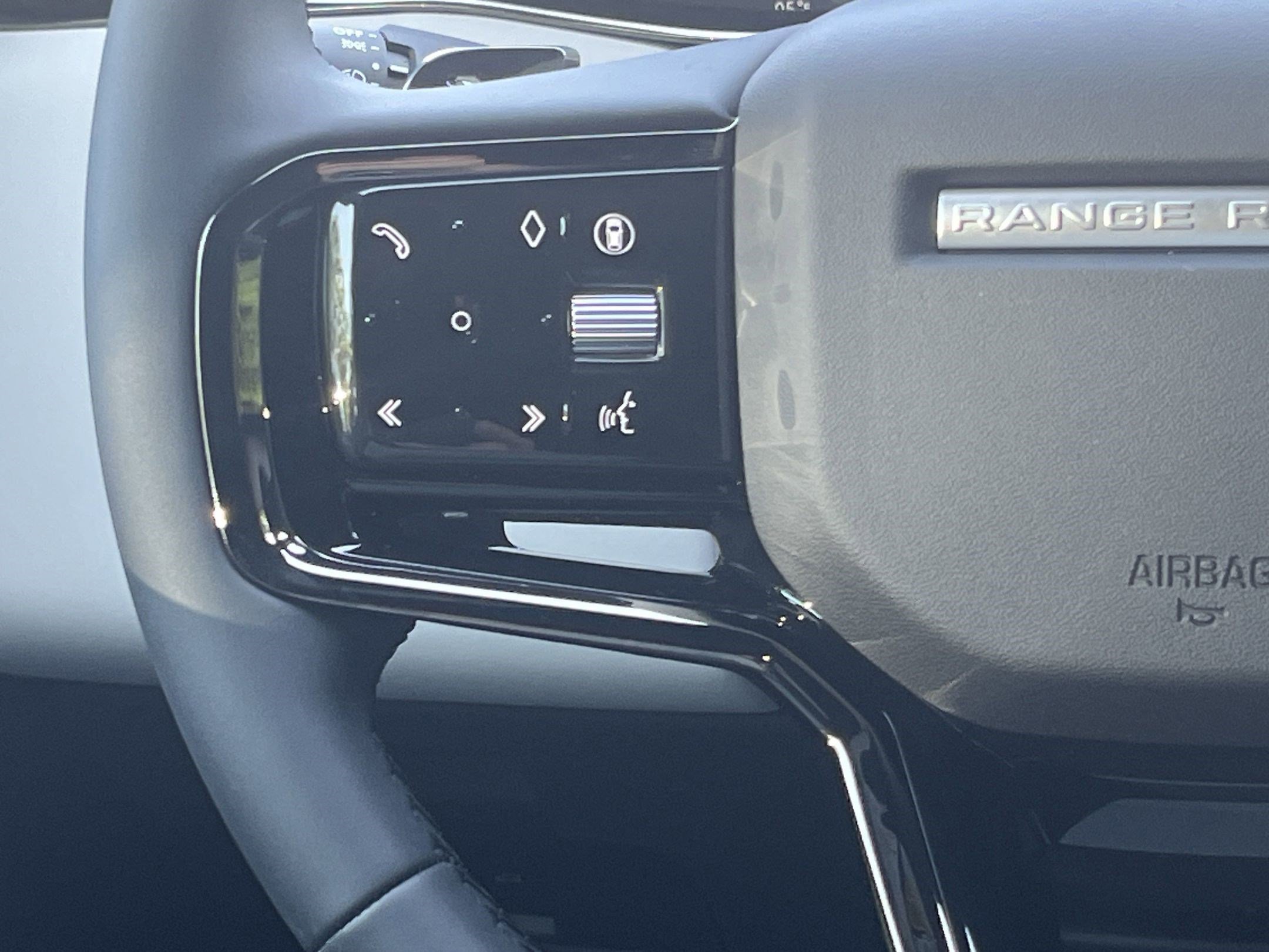 2026 Land Rover Range Rover Evoque Dynamic SE photo 14