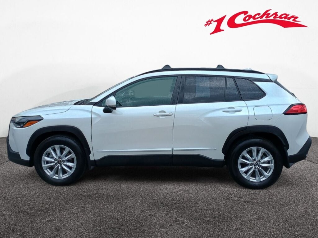 2023 Toyota Corolla Cross LE photo 4