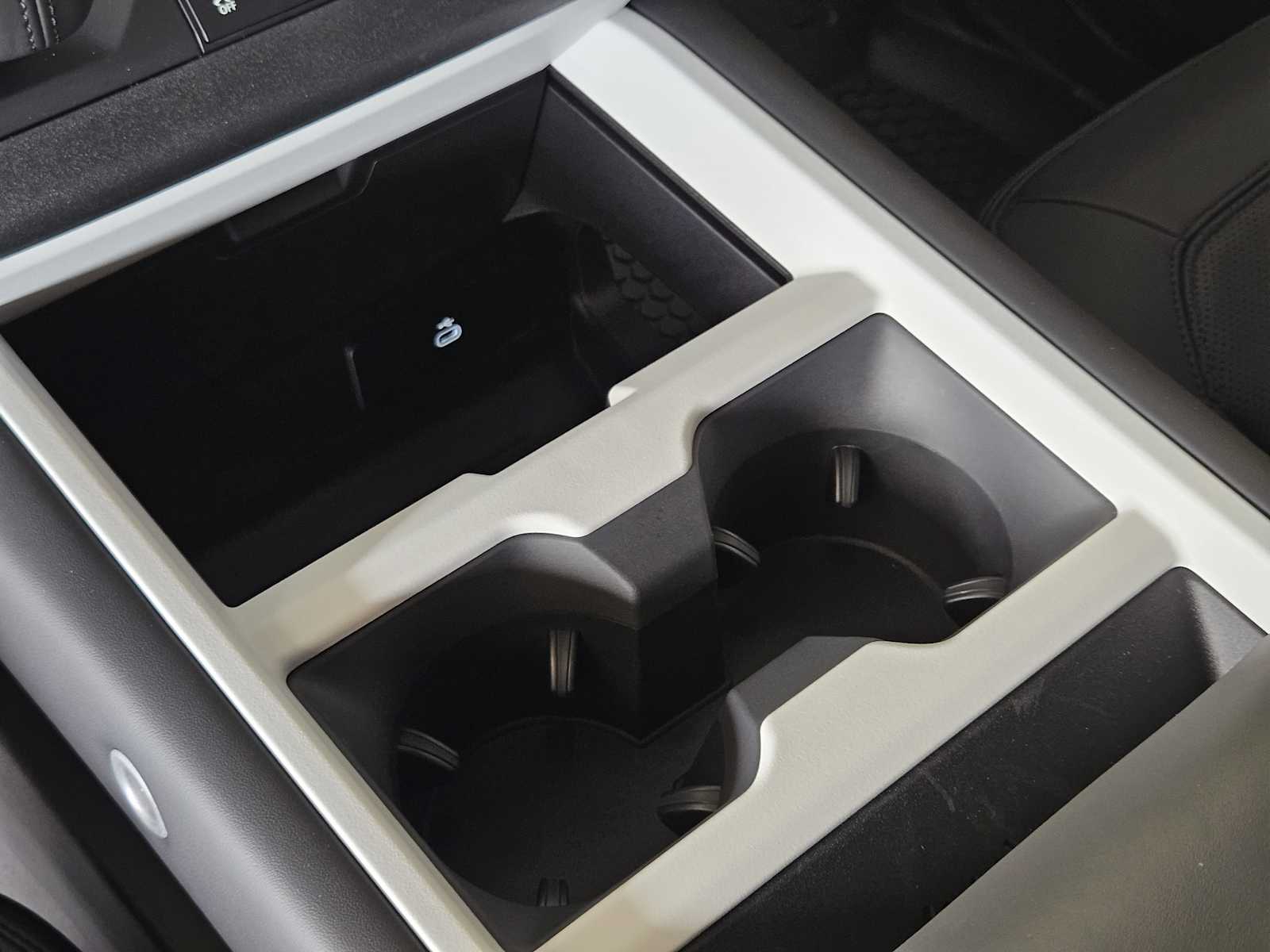 2025 Land Rover Defender 110 X-Dynamic SE photo 16