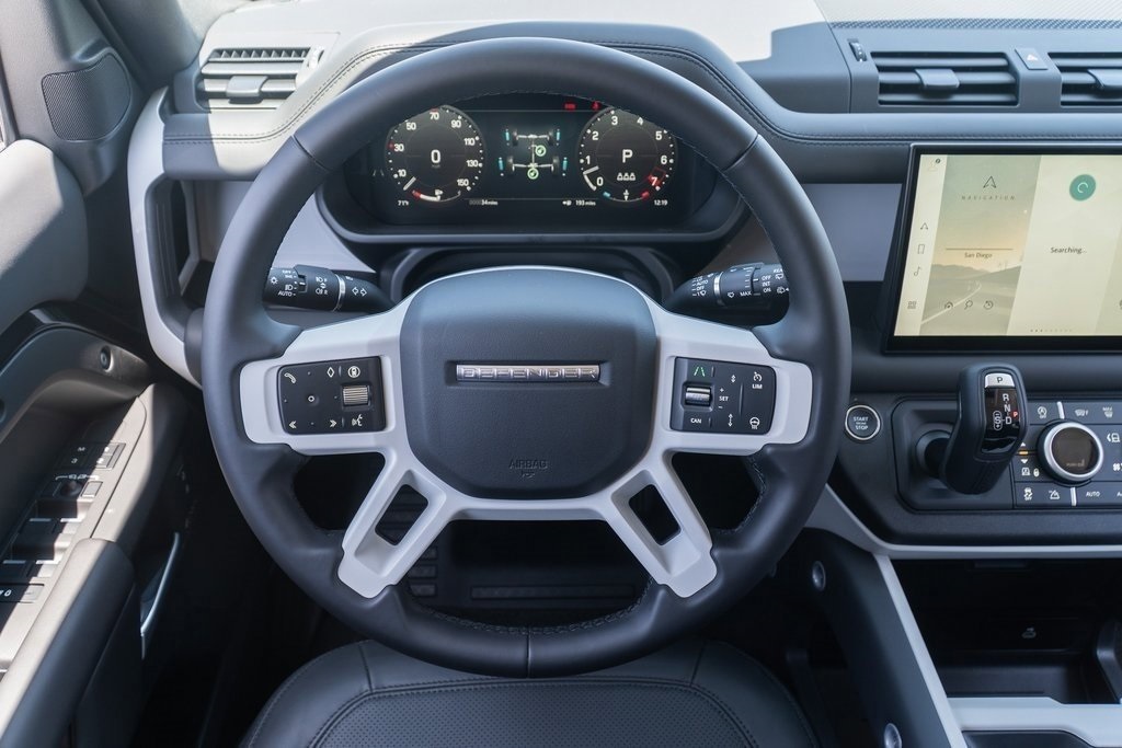 2025 Land Rover Defender 110 X-Dynamic SE photo 12