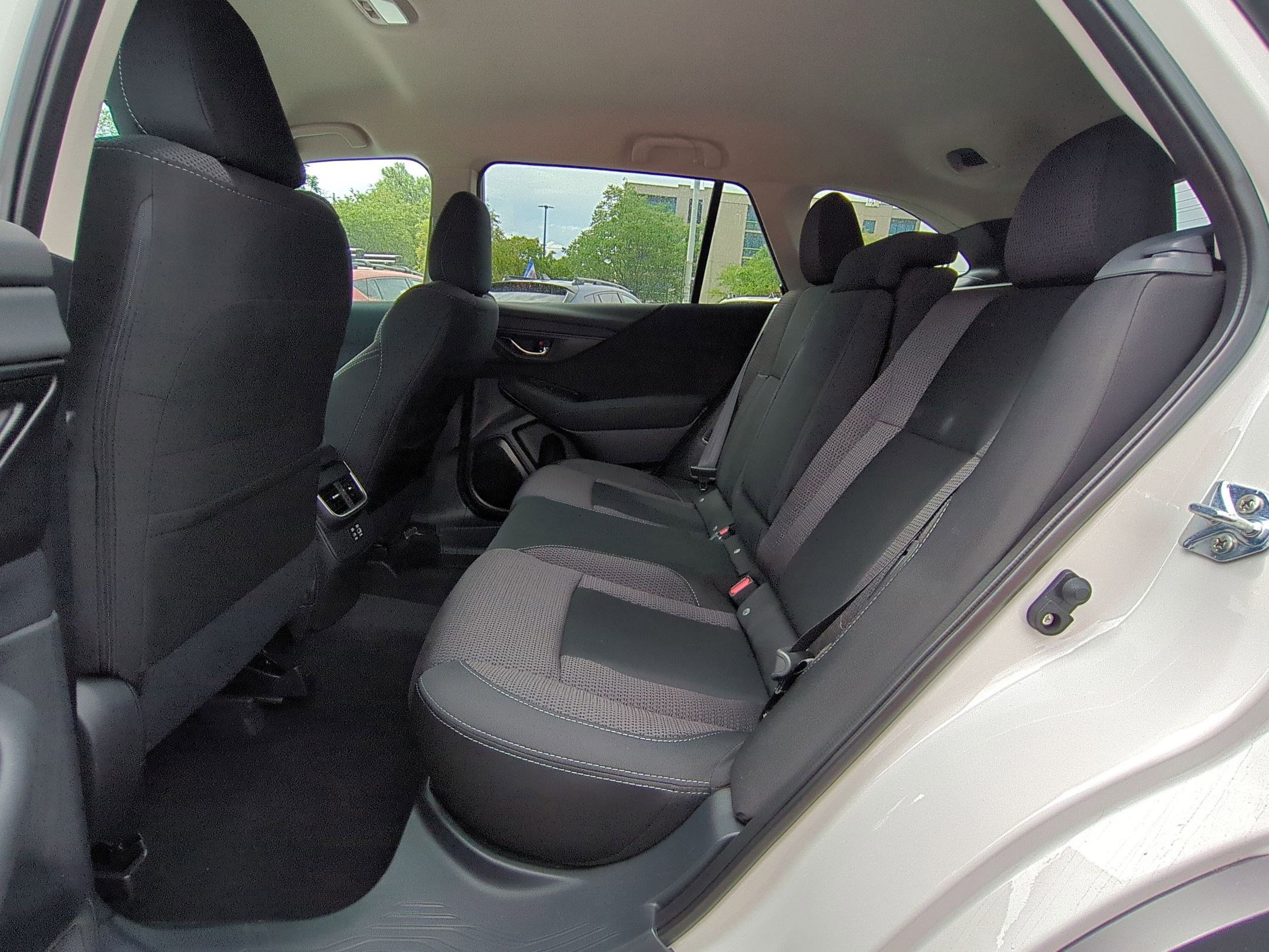 2025 Subaru Outback Premium photo 9